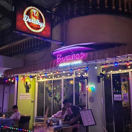 Dorothys Hotel Патая Екстериор снимка