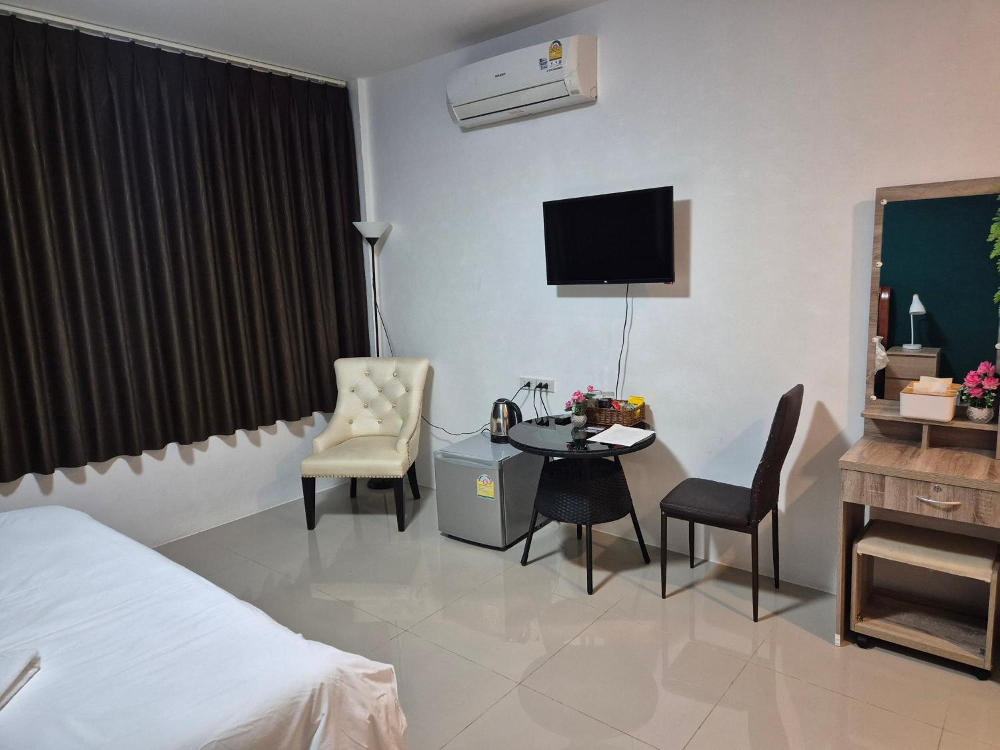Dorothys Hotel Патая Екстериор снимка
