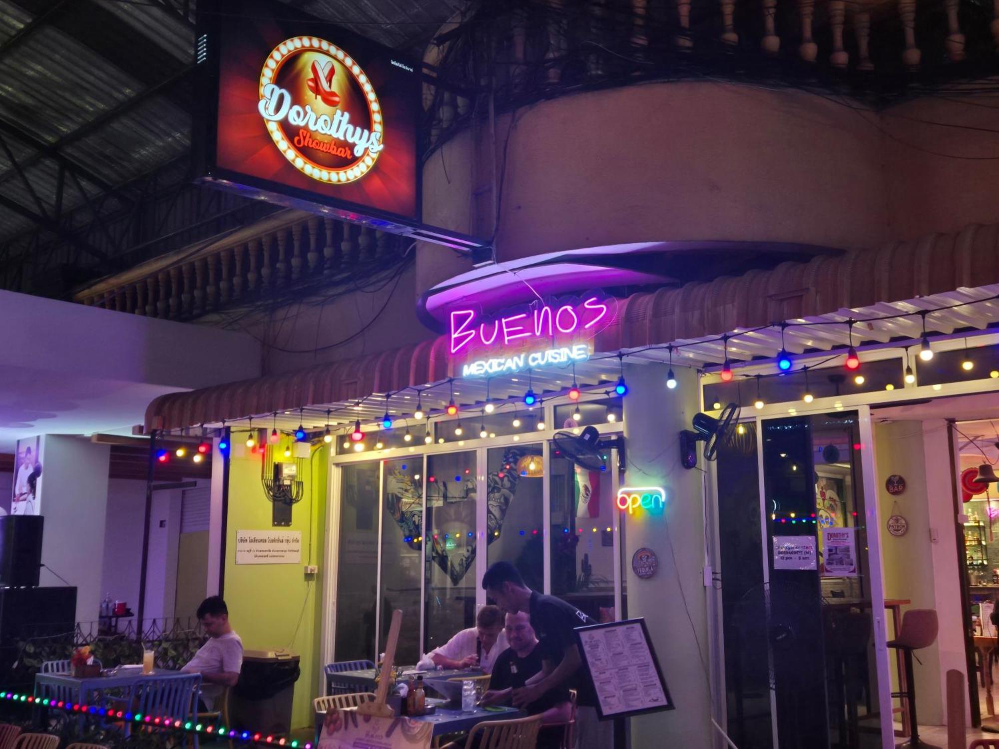 Dorothys Hotel Патая Екстериор снимка