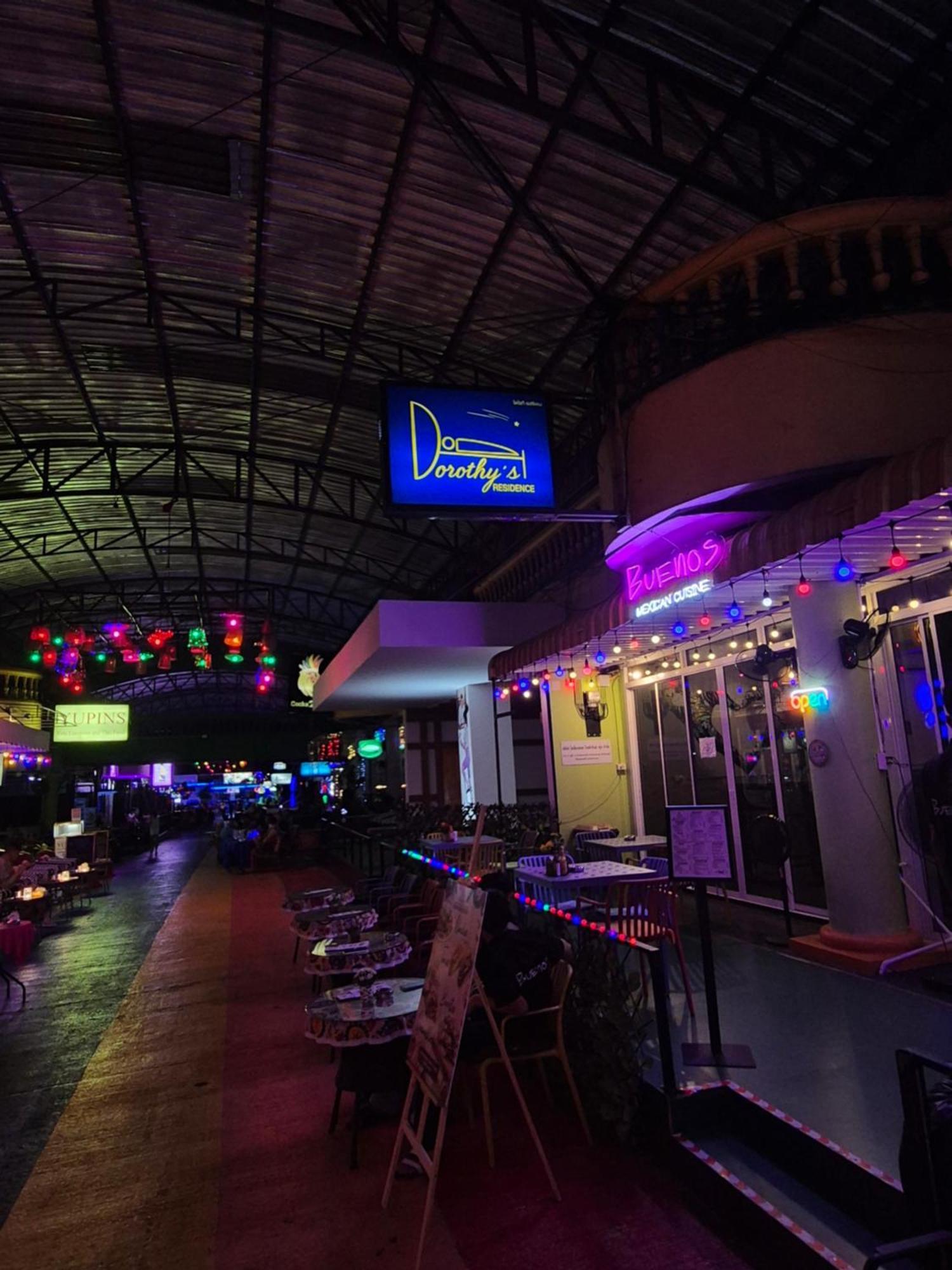 Dorothys Hotel Патая Екстериор снимка
